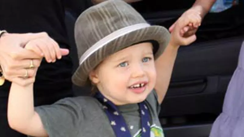 Angelina Jolie, geloasa pe fetita ei?