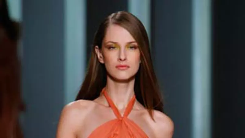 Culoare si rafinament - Elie Saab primavara-vara 2011 la Paris