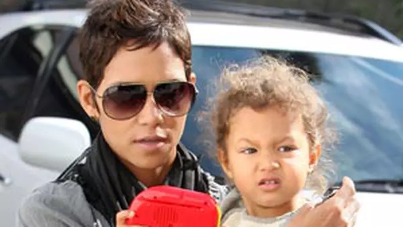 Halle Berry vrea un copil cu Olivier Martinez