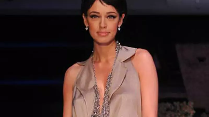 Vedete la prezentarea colectiei Irinei Schrotter primavara-vara 2011