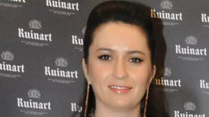 Amalia Nastase - Rafinament frantuzesc la superlativ