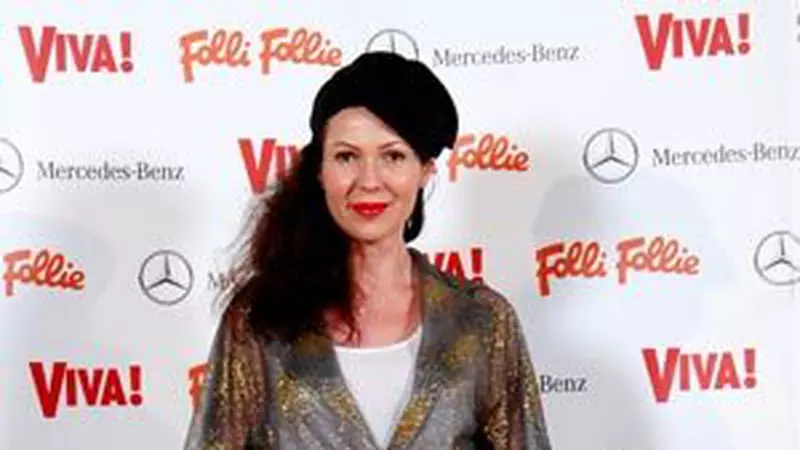 Afla ce tinute au purtat vedetele la petrecerea VIVA! (interviu video 9)