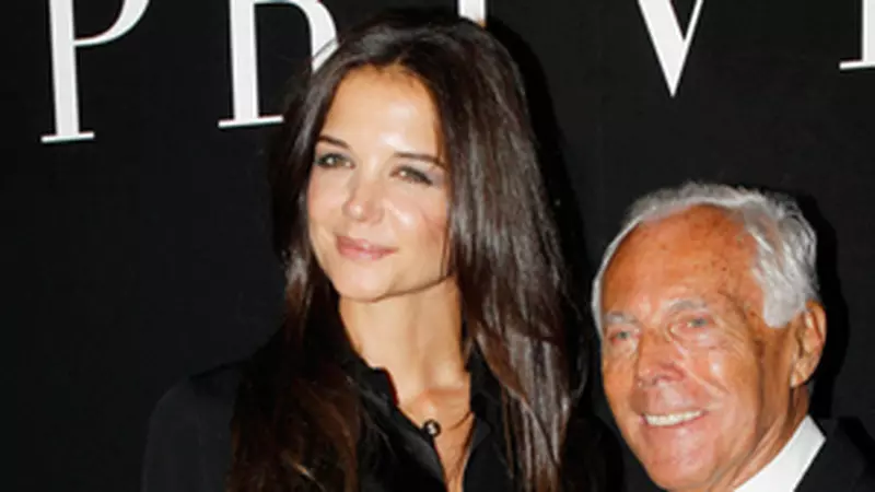 Vedete la show-ul Armani de la Paris Haute Couture