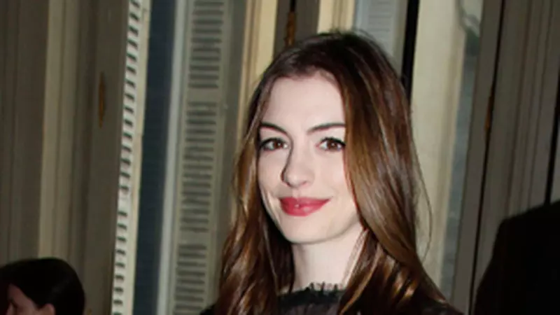 Vedete la Paris la show-urile Haute Couture Valentino, Gaultier si Elie Saab