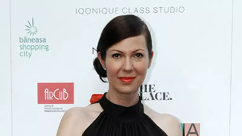 Venera Arapu a deschis Vitrina