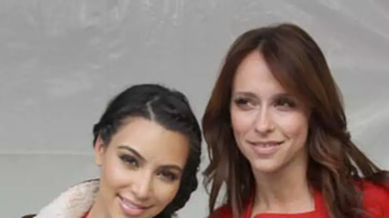 Thanksgiving comunitar pentru Kim Kardashian si Jennifer Love Hewitt