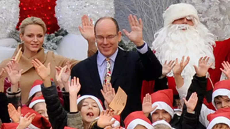 Printul Albert si Printesa Charlene l-au primit oficial pe Mos Craciun la Monaco