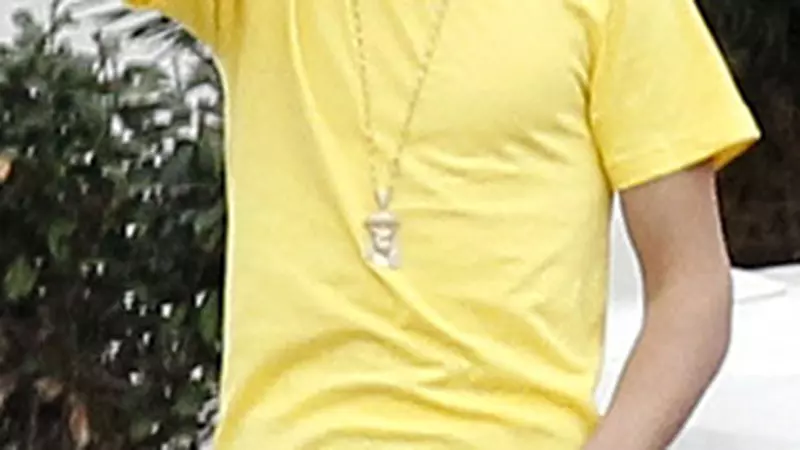 Ce parere ai despre noua culoare de par a lui Justin Bieber?