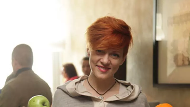 Dana Nalbaru, Corina Bud si Liana Stanciu promoveaza consumul de fructe si legume