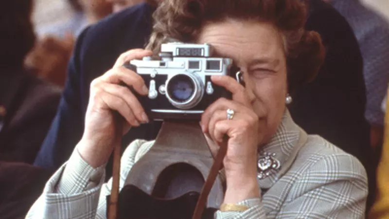 Regina Elisabeta a II-a - istoria in imagini