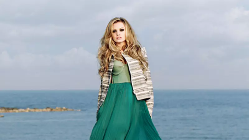 Alexandra Stan - fata de la malul marii