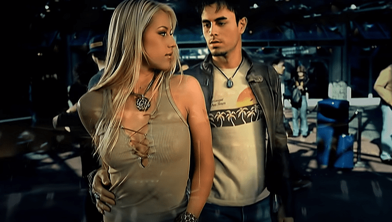 Anna Kounikova și Enrique Iglesias în videoclipul piesei Escape