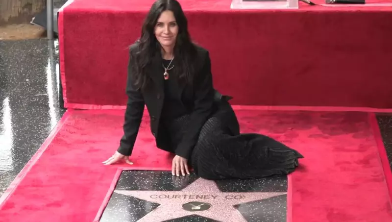 courteney-cox-a-primit-o-stea-pe-hollywood-walk-of-fame-1