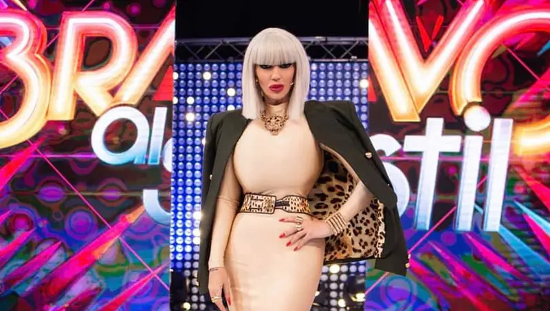 cum-arata-tinuta-de-30.00-euro-purtata-de-raluca-badulescu-1