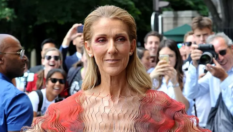 Primele imagini cu Celine Dion, după ce a anun at că suferă de sindromul omului înțepenit