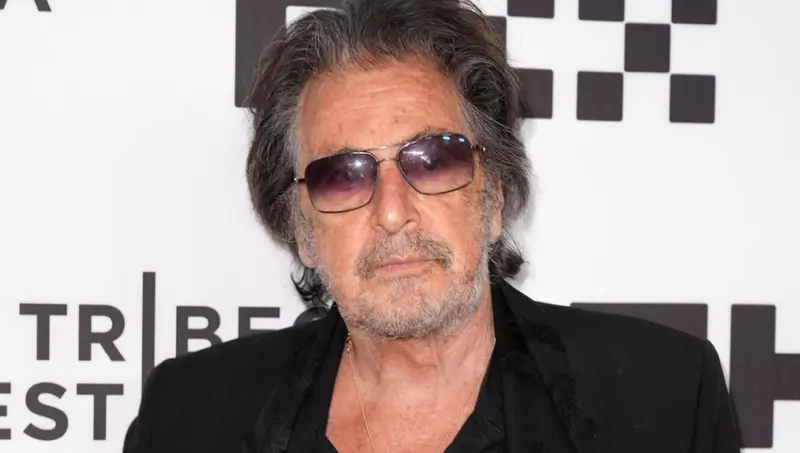 Al Pacino a devenit tataă la 83 de ani