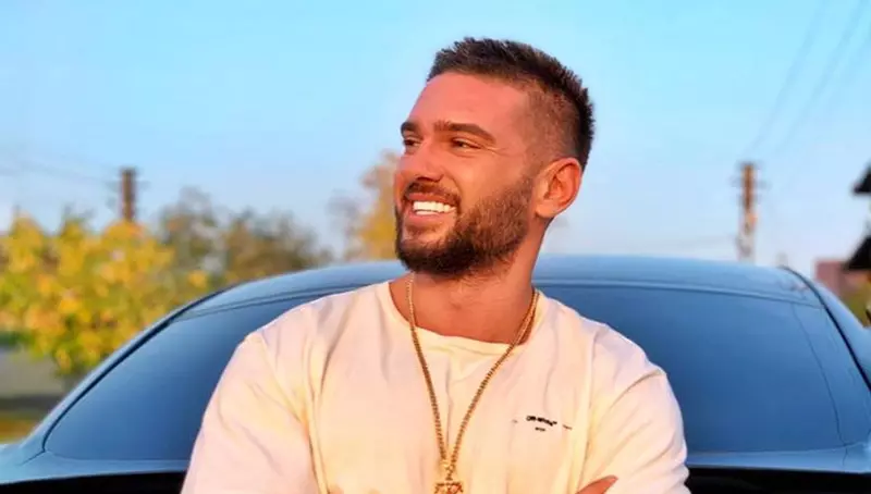 cum-reuseste-dorian-popa-sa-aiba-dintii-atat-de-albi-1