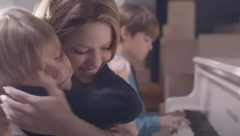 shakira-videoclip-emostionant-cu-copiii-ei-1