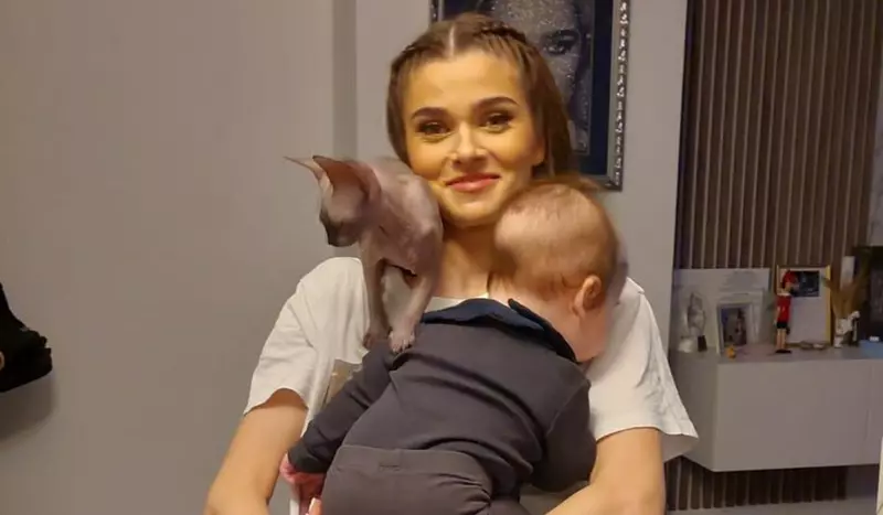 Theo Rose și fiul ei