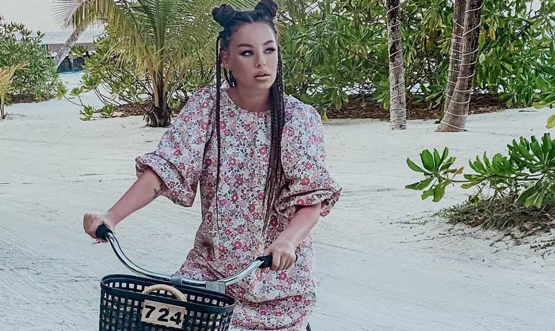 Misha și-a speriat fanii după ce a postat o poză în care apare cu fața roșie și umflată. "Desfigurată!" Ce a pățit în timpul unei vacanțe în Maldive