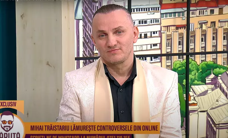 Captură de ecran cu Mihai Trăistariu în jachetă albă, discutând în emisiunea „La Măruță” după criticile Ruxi.