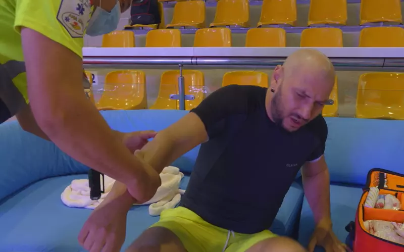 Nick_ND_accidentare_pe_scari_la_SPLASH_vedete_la_apa_sezon_5_b