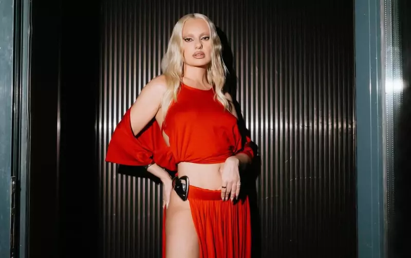 alexandra stan40