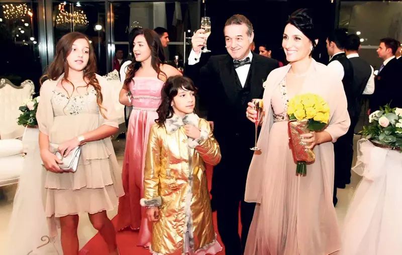 Gigi Becali cu soția lui, Luminița, și fiicele lor, Teodora, Alexandra și Cristina