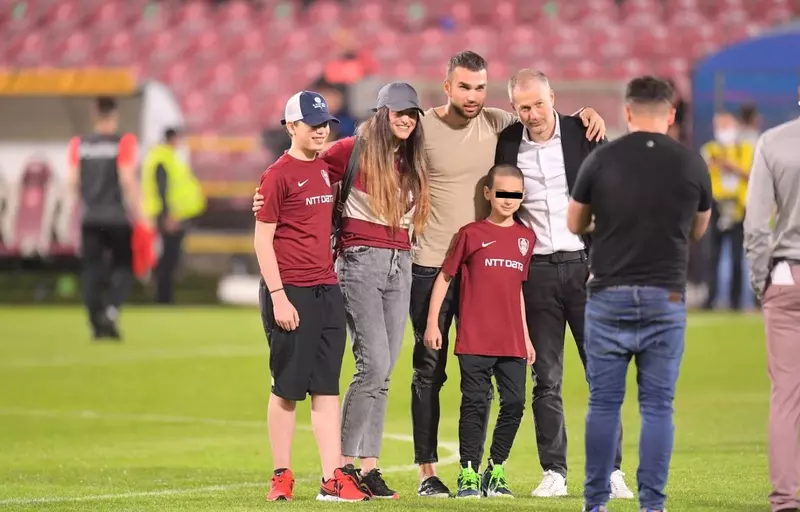 Edi Iordănescu, soția lui, Arabella Iordănescu Kapitany și doi dintre băieții lor