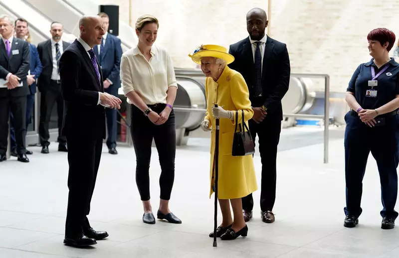 Queen Elizabeth II marks the completion of Crossrail, Paddington Station, London, UK - 17 May 2022