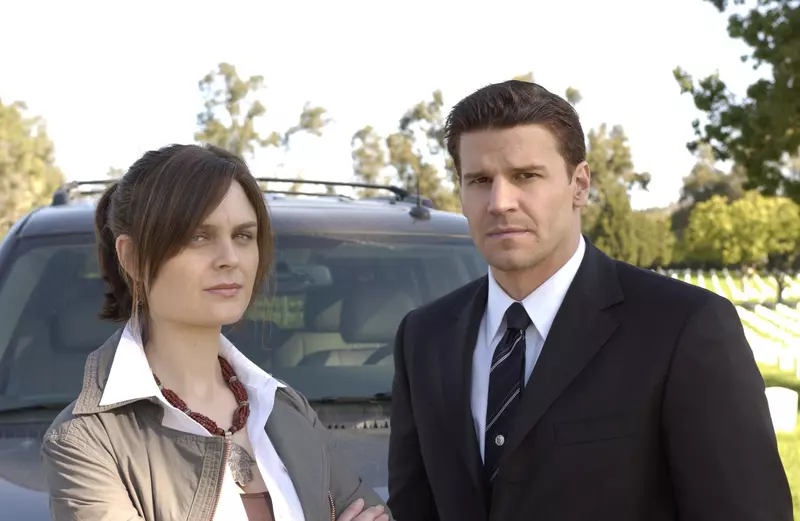 Cititorii-de-oase-_Bones-S1-AXN-3-1