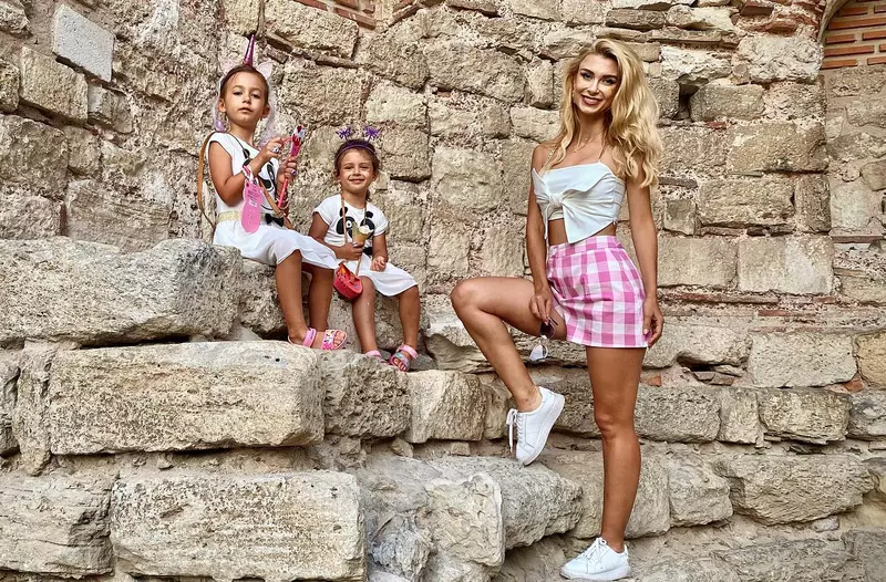 andreea-balan-si-fetitele-la-gradinita-de-stat-3