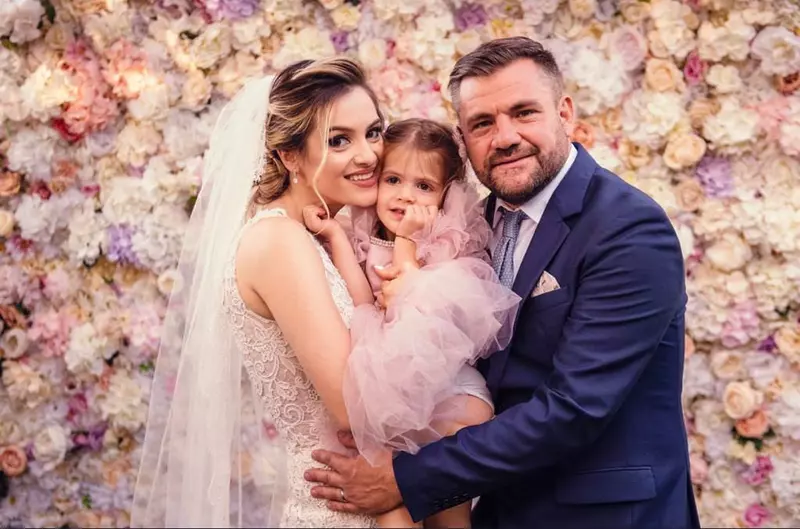 Viorel Șipoș, soția lui, Georgiana, și fiica lor, Rebeca
