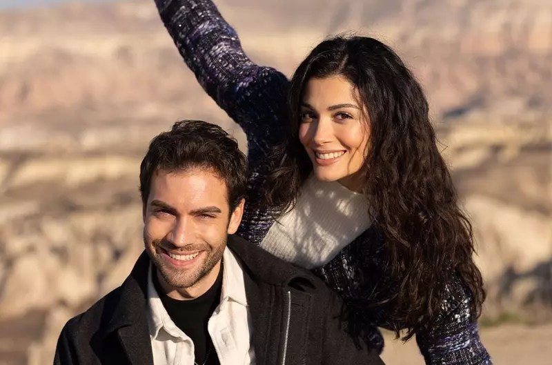 Ozge Yagiz și Burak Berkay Akgul, relație amoroasă în viața reală