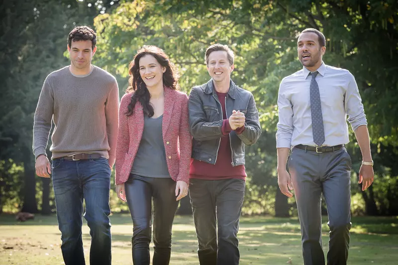 Tom-Cullen-Sarah-Solemani-Lee-Ingleby-si-O-T-Fagbenle-de-la-st.anga-la-dreapta-Focus-Sat-TV