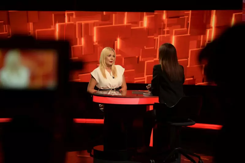 dana-savuica-invitata-40-de-intrebari-cu-denise-rifai