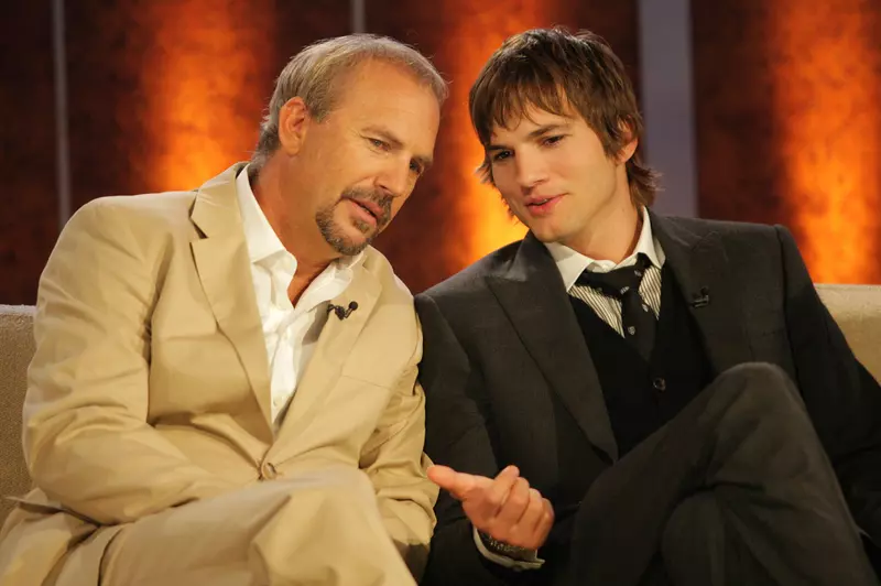 Ashton_Kutcher_si_Kevin_Costner.jpg