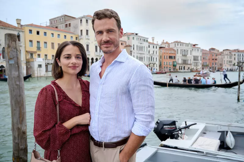A Very Venice Romance Final Image Assets