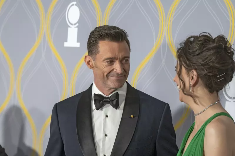 Hugh Jackman si Sutton Foster, pe covorul rosu la Tony Awards