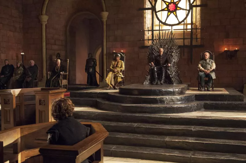 Peter Dinklage a dezvăluit care era gestul pe care Charles Dance îl făcea între scenele intense din „Game of Thrones”. „A jucat o ființă oribilă” (1)