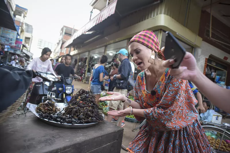 La filmările pentru „Asia Express”, Gina Pistol a gustat mâncărurile bizare ale asiaticilor tarantule, scorpioni și greieri prăjiți (1)