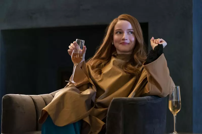 Au apărut primele imagini din „Inventing AnnaInventând-o pe Anna”. Noul serial, făcut de Shonda Rhimes special pt Netflix (4)