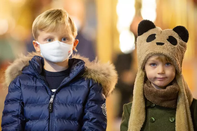 Ouverture du marché de Noël à Monaco en présence du prince Albert II, de ses enfants le prince Gabriel, la princesse Gabriella, de la princesse Caroline de Hanovre, de Pierre Casiraghi, sa femme Béatrice Borroméo , de leurs enfants Francesco et Stefano