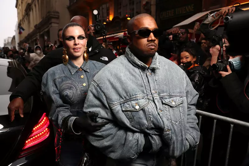 Kanye West (Ye) si Julia Fox