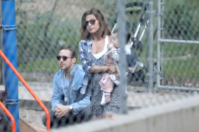 Cum își împart Eva Mendes și Ryan Gosling treburile casnice. Cine e „obsedat de bucătărie” în familia lor