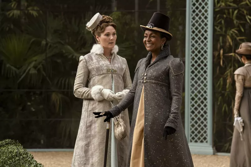 netflix-a-lansat-primul-trailer-pentru-queen-charlotte-a-bridgerton-story-3