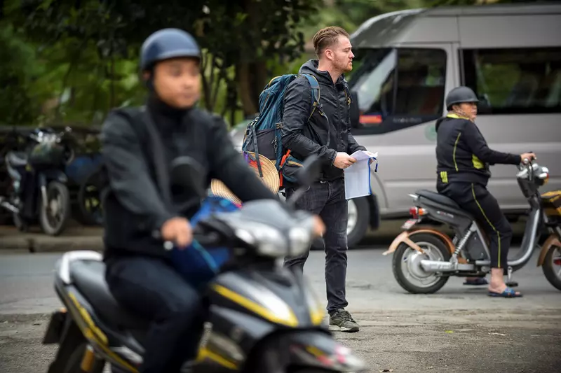 Marți, la „Asia Express” Raluk și Ana Baniciu sunt martorele unui accident înspăimântător pe străzile din Vietnam (1)