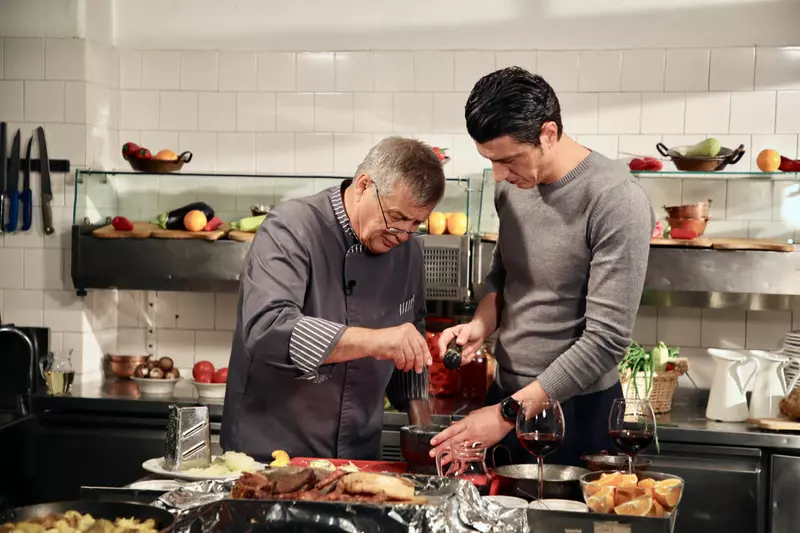 Politica si delicateturi, cu actorul Costi Dita2