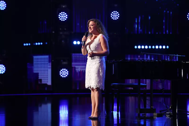 Elena Gatcin – golden buzz Andra