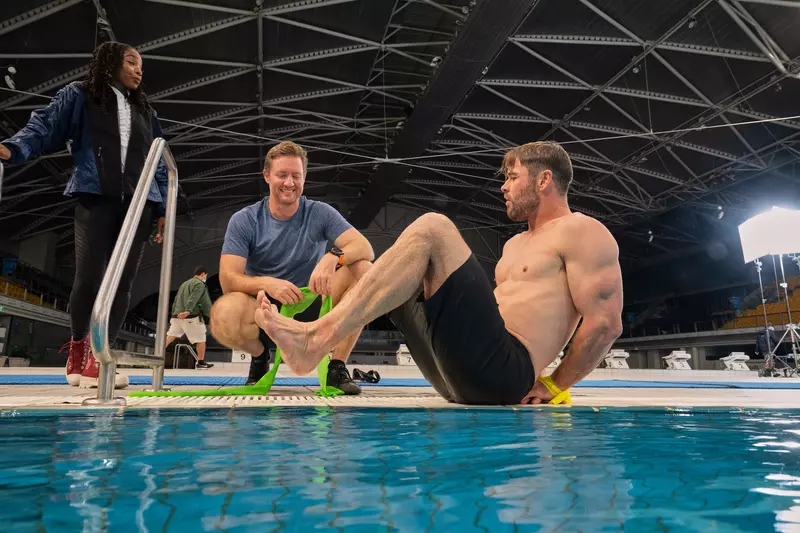 „Chris Hemsworth Dincolo de limite”